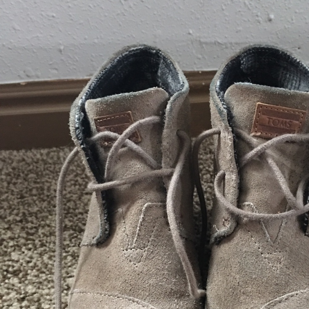 7.5 Toms Suede Booties